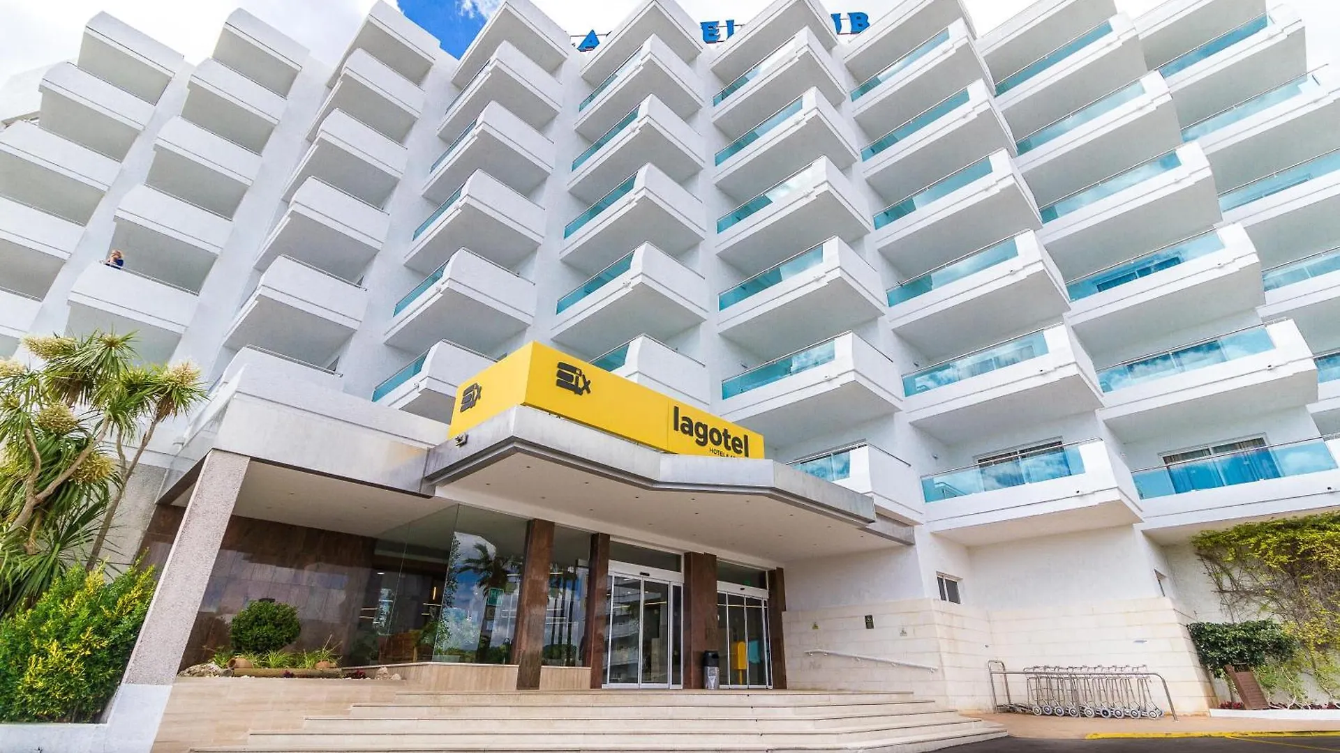 **** Aparthotel Eix Lagotel Holiday Resort Playa de Muro  Španělsko