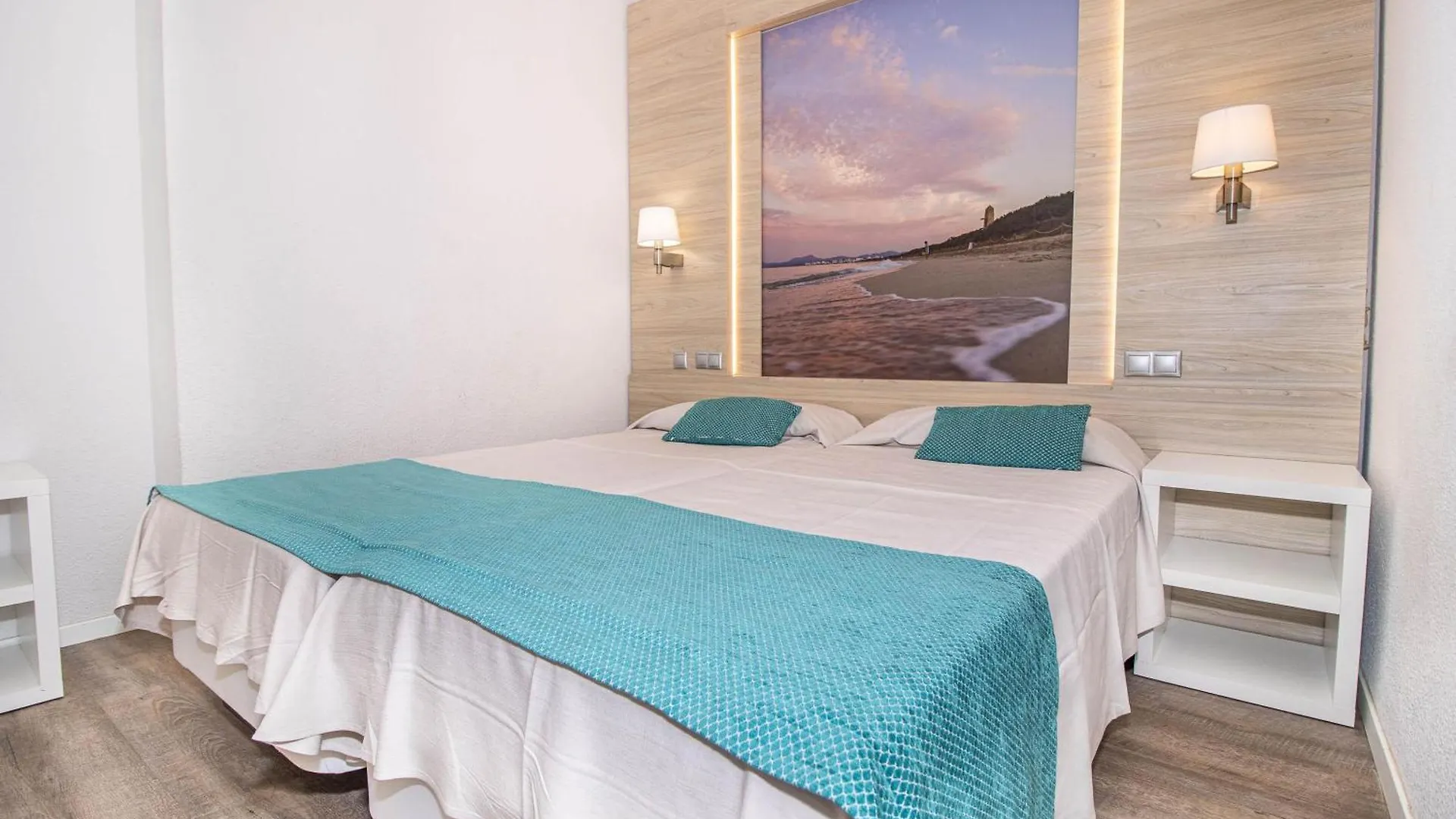 **** Aparthotel Eix Lagotel Holiday Resort Playa de Muro  Španělsko